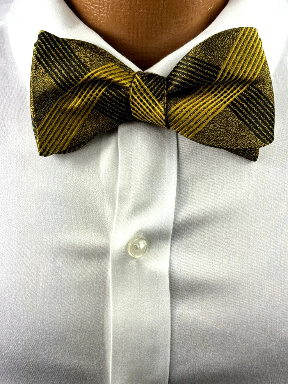 Alpha Black Tweed Pre-Tie Bowtie